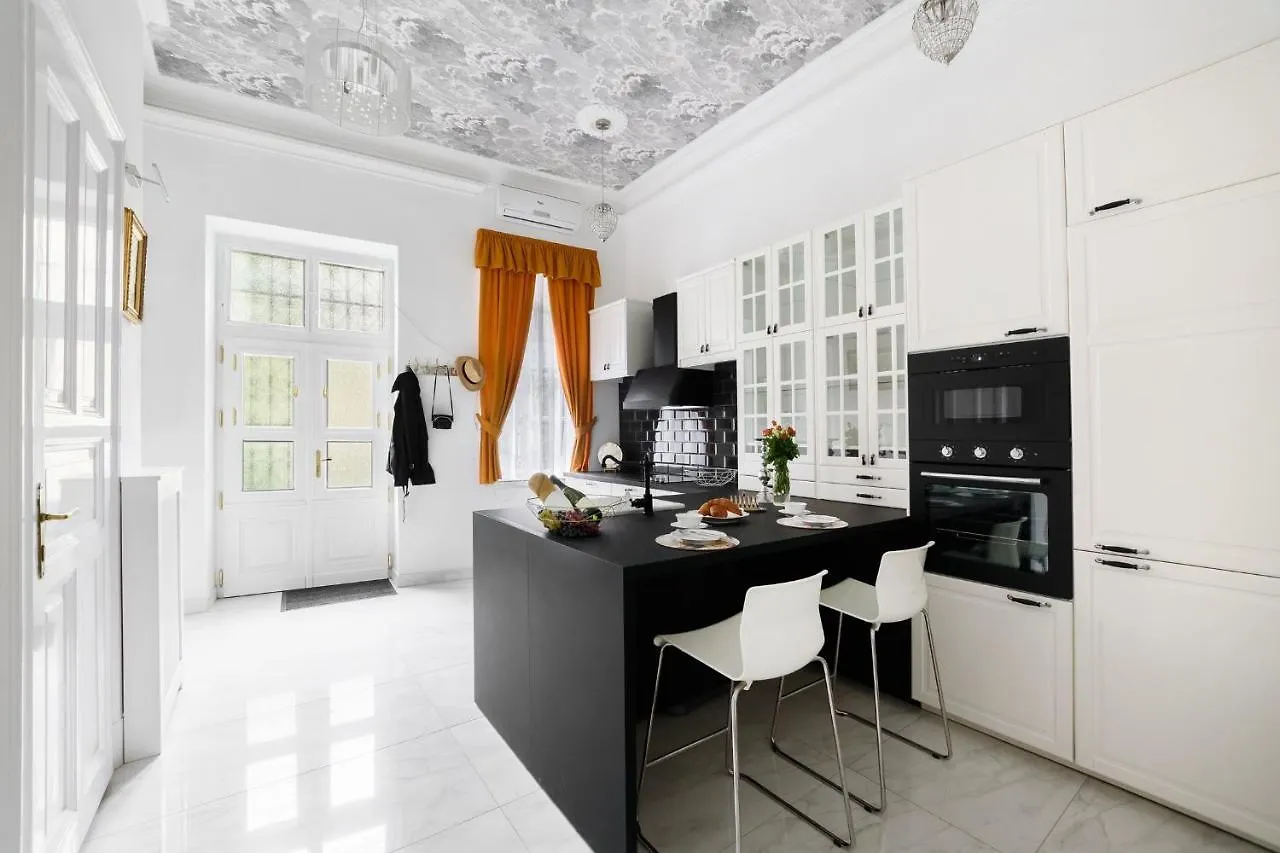 Opera Deluxe Apartman Apartment Budapest 0*,