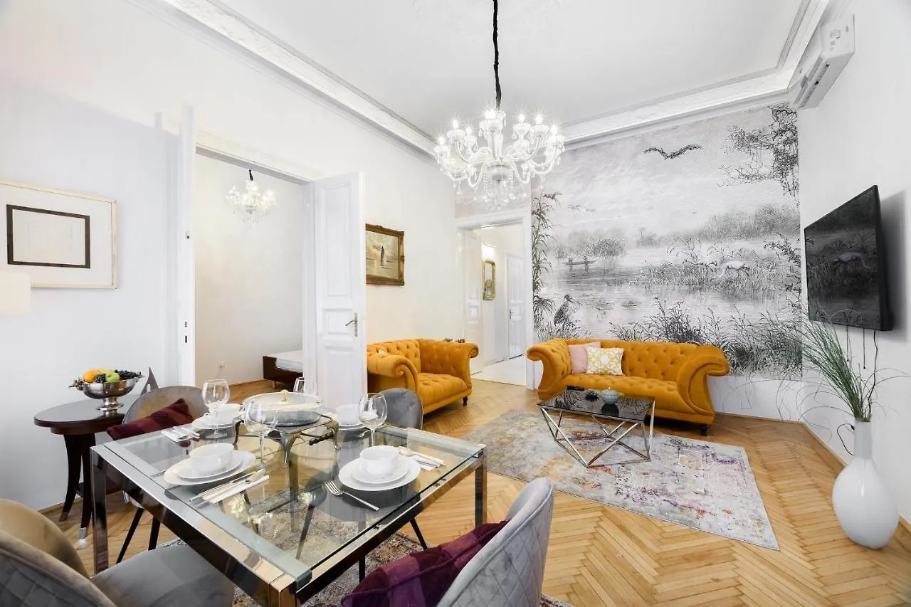 Opera Deluxe Apartman Apartment Budapest