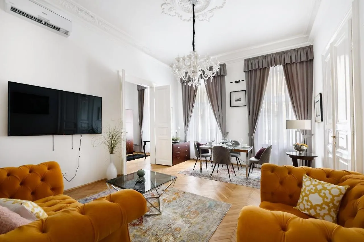 Opera Deluxe Apartman Apartment Budapest